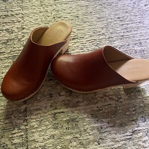 Nisolo All Day Heeled Clog
